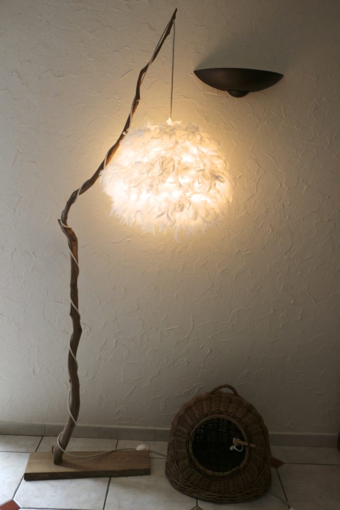 lampe bois abat-jour plume